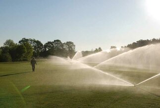 golfplatzbewaesserung_gegenlicht